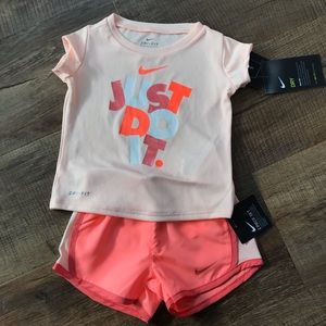 NWT Adorable Nike 2 Piece Set